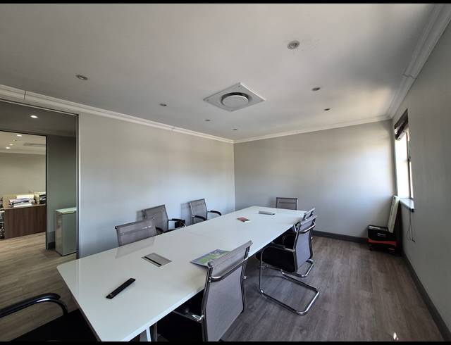 175M² OFFICE TO LET IN DUNKELD WEST